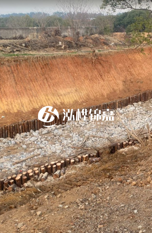 荊州打松木樁施工團隊-河道清淤與河道打樁的先后順序?