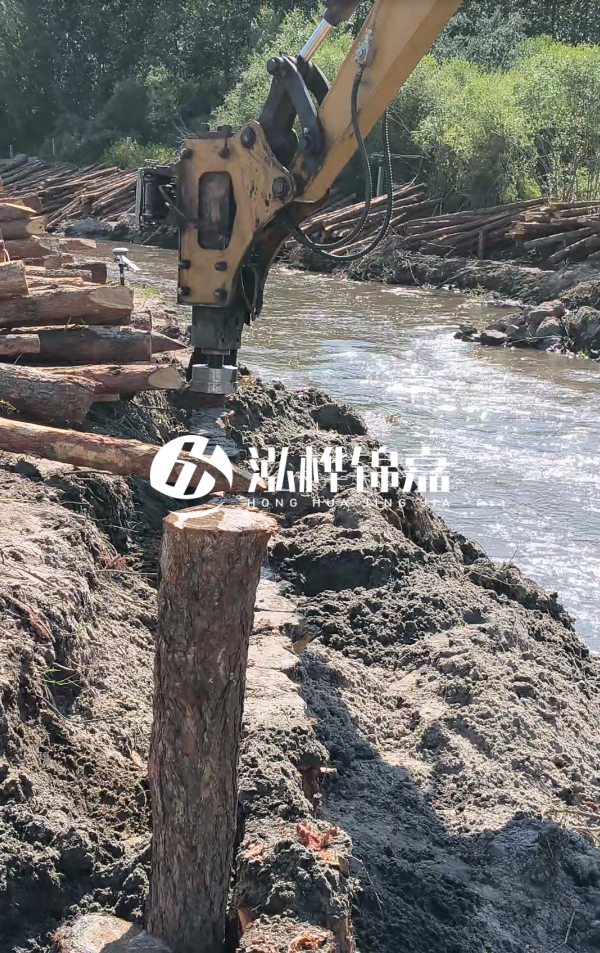 酒泉挖機打木樁專業施工-圍堰施工用松木樁可以嗎？