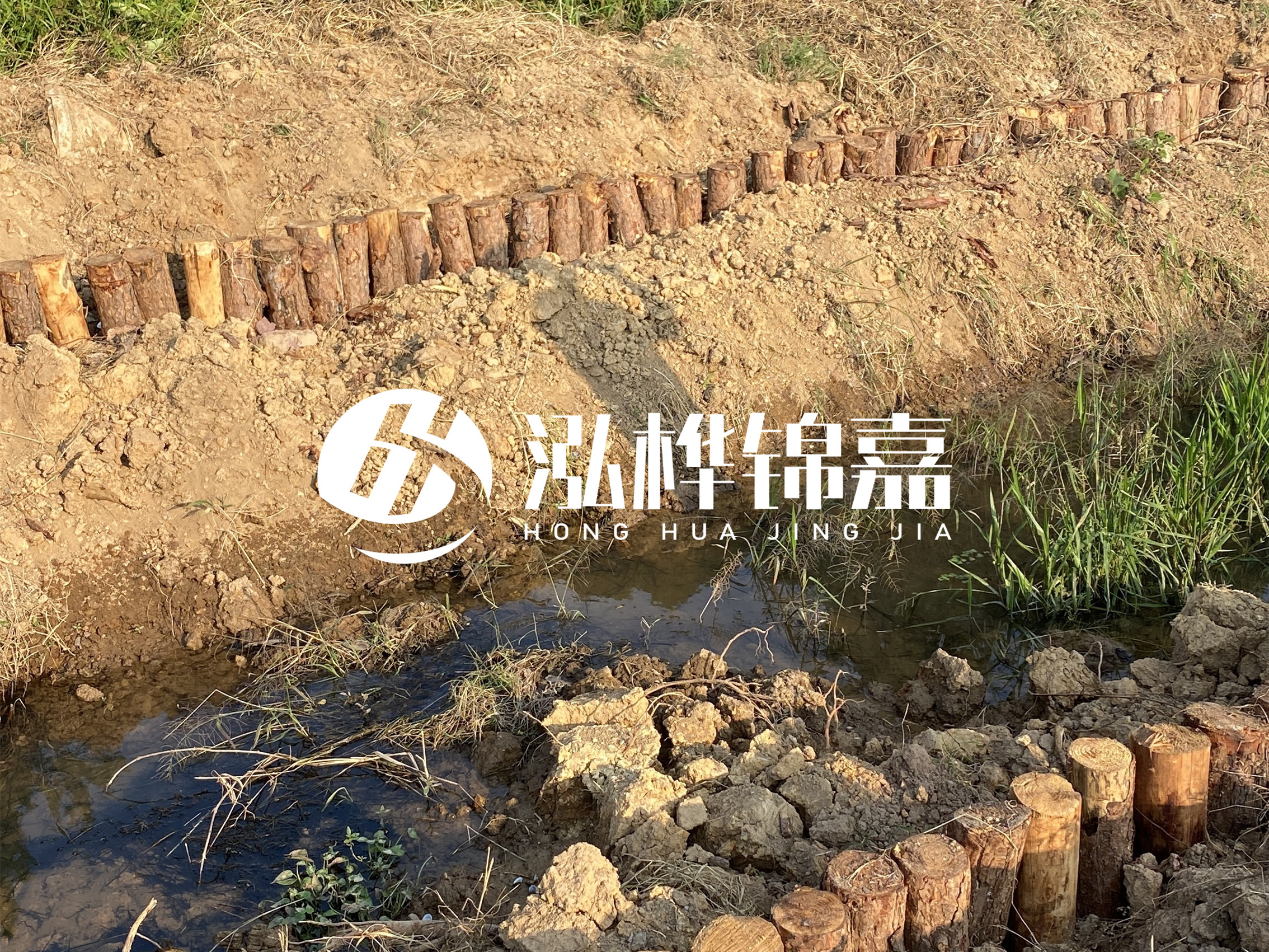 防汛木樁價(jià)格中的施工費(fèi)如何計(jì)算?水下打樁和陸地打樁費(fèi)用差異?